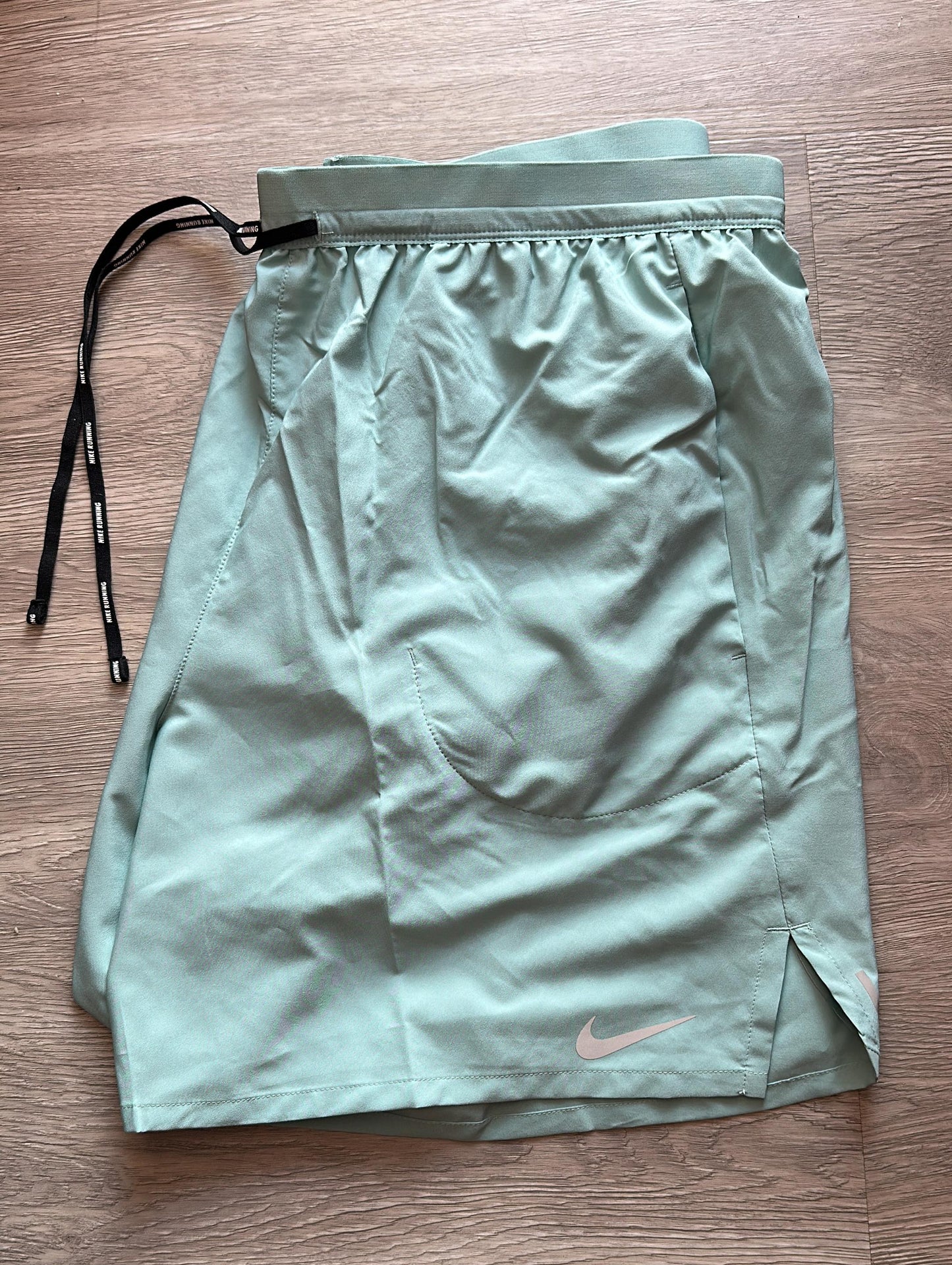 Nike Miler Shorts 'Light Mineral'